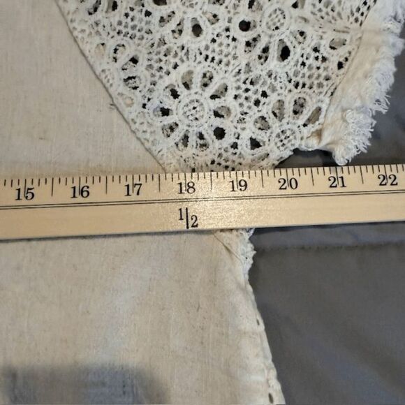 Umgee Linen Blend Short Sleeve Top Oatmeal Crochet Fringe Detail Size Medium - Picture 7 of 10